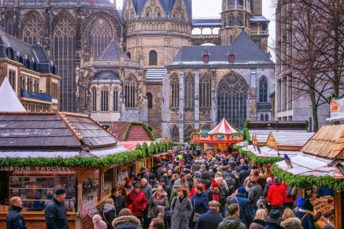 christmas-market-3889537 1920